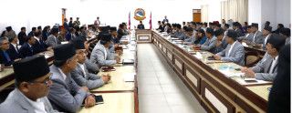 कर्मचारीलाई प्रधानमन्त्री बालेनको निर्देशन- ढिलासुस्ती चल्दैन